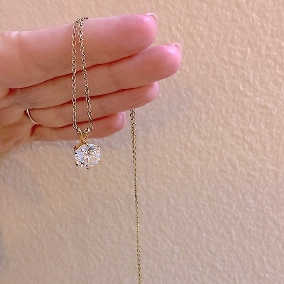 Jewelry - 18’’ vintage, gold necklace with crystal diamond round pendant in gold setting